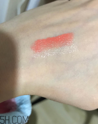 蘭芝v型雙色唇膏真人試色 蘭芝v型雙色唇膏適合黃皮嗎？