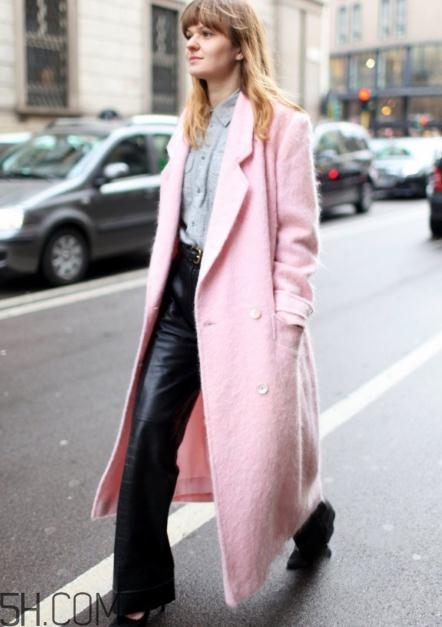 粉色大衣配什么褲子？粉色大衣搭配褲子圖片