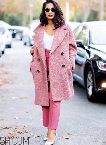粉色大衣配什么褲子？粉色大衣搭配褲子圖片