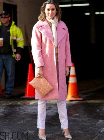 粉色大衣配什么褲子？粉色大衣搭配褲子圖片