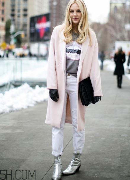 粉色大衣配什么褲子？粉色大衣搭配褲子圖片