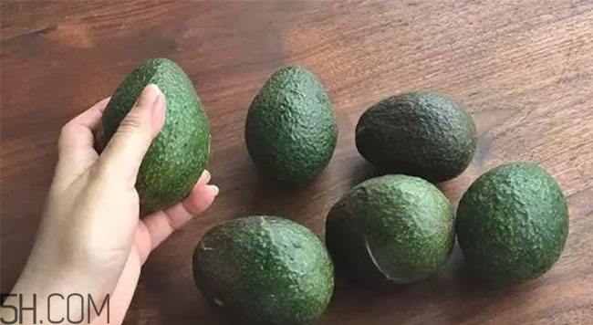 牛油果和牛奶可以一起吃嗎？牛油果和牛奶可以榨汁嗎？