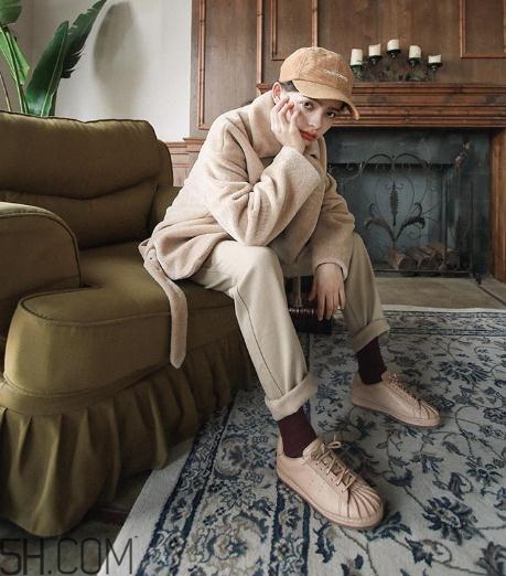 短毛絨是什么面料？短毛絨和磨毛哪個(gè)好？