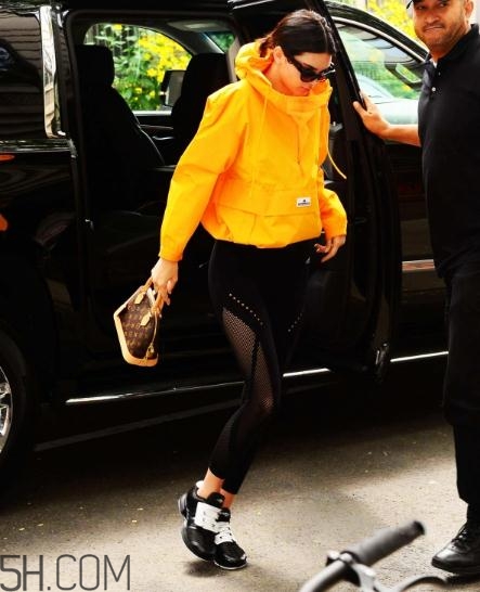 沖鋒衣搭配什么鞋子？沖鋒衣搭配鞋子圖片