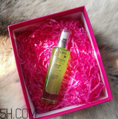 蘭蔻水光瓶后續(xù)要疊加面霜嗎？可以和精華疊加嗎？