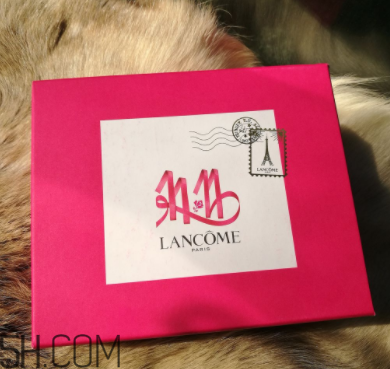 蘭蔻水光瓶后續(xù)要疊加面霜嗎？可以和精華疊加嗎？