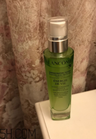 蘭蔻水光瓶適合什么年齡使用？蘭蔻水光瓶適合輕齡肌嗎？