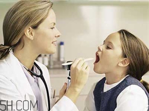 扁桃體發(fā)炎可以吃哪些水果？扁桃體發(fā)炎和咽喉炎有什么區(qū)別？