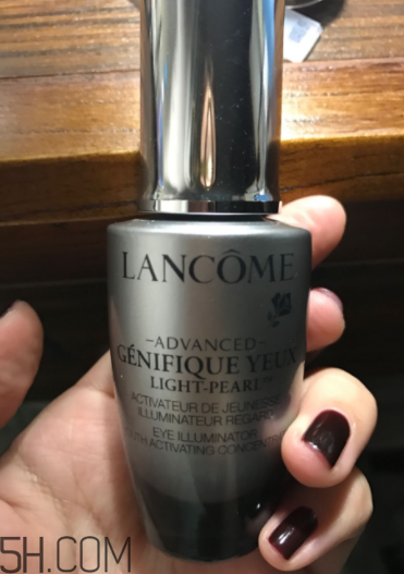 蘭蔻小黑瓶大眼精華什么時(shí)候用？早上還是晚上？