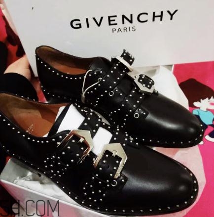 紀(jì)梵希的鞋子多少錢？紀(jì)梵希鞋子正品價(jià)格