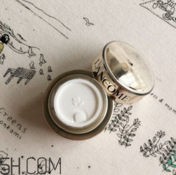 蘭蔻菁純眼霜與小黑瓶眼霜有什么區(qū)別？哪個好用？