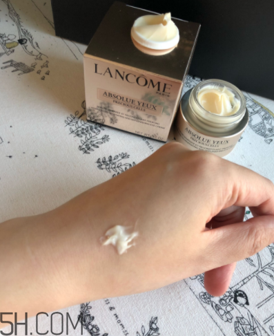 蘭蔻菁純眼霜與小黑瓶眼霜有什么區(qū)別？哪個好用？