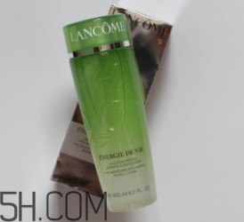 蘭蔻水光潤養(yǎng)美容液油不油？適合油皮嗎？