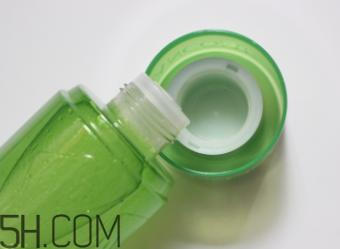 蘭蔻水光潤養(yǎng)美容液油不油？適合油皮嗎？