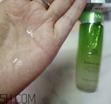 蘭蔻水光潤養(yǎng)美容液油不油？適合油皮嗎？