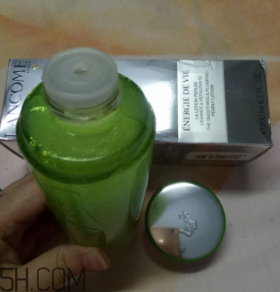 蘭蔻水光潤養(yǎng)美容液油不油？適合油皮嗎？