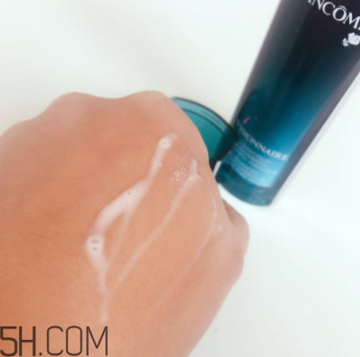 蘭蔻美膚修護(hù)精華乳有刺激嗎？適合敏感肌嗎？