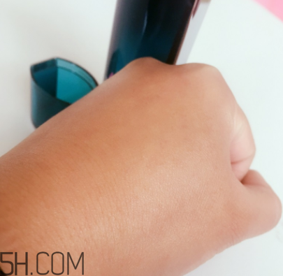 蘭蔻美膚修護(hù)精華乳有刺激嗎？適合敏感肌嗎？