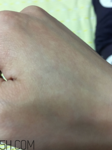 蘭蔻美膚修護(hù)精華乳有刺激嗎？適合敏感肌嗎？