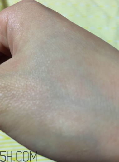 蘭蔻美膚修護(hù)精華乳有刺激嗎？適合敏感肌嗎？