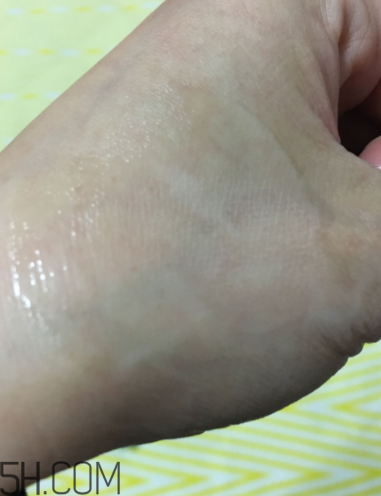 蘭蔻美膚修護(hù)精華乳有刺激嗎？適合敏感肌嗎？