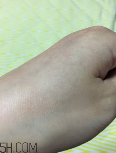 蘭蔻美膚修護(hù)精華乳有刺激嗎？適合敏感肌嗎？