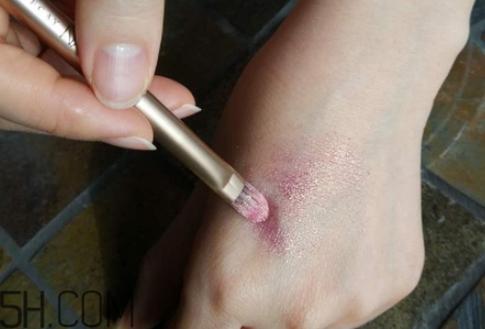 mac魅可人魚姬眼影日常嗎？mac魅可人魚姬眼影是什么顏色