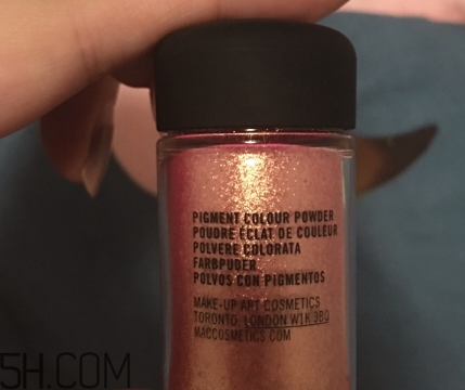 mac人魚姬眼影飛粉嗎？mac魅可人魚姬眼影粉持久嗎