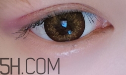 mac人魚姬眼影飛粉嗎？mac魅可人魚姬眼影粉持久嗎