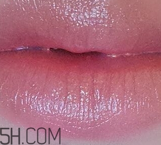 mac人魚姬眼影飛粉嗎？mac魅可人魚姬眼影粉持久嗎