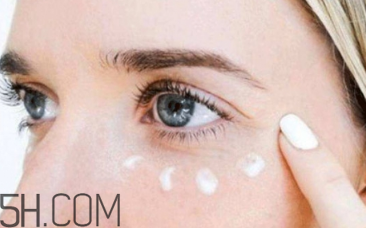 fresh黑茶眼霜什么時候用最好？馥蕾詩黑茶眼霜怎么樣？