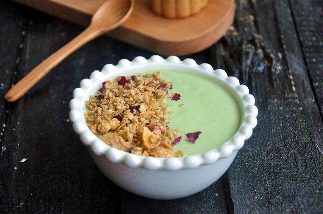 牛油果和牛奶可以一起吃嗎？牛油果和牛奶可以榨汁嗎？