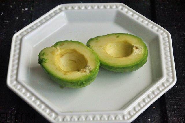 牛油果和牛奶可以一起吃嗎？牛油果和牛奶可以榨汁嗎？