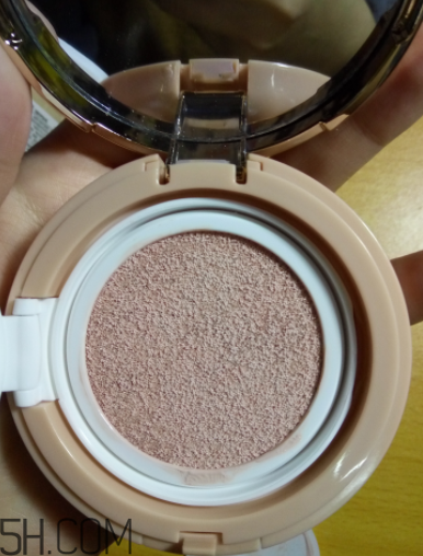 韓熙貞礦物氣墊霜油不油？適合油皮嗎？