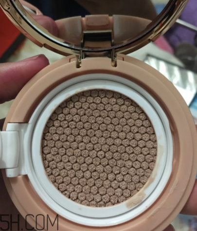 韓熙貞礦物氣墊霜油不油？適合油皮嗎？