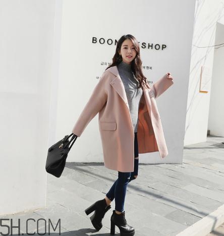 粉色大衣配什么顏色包包？粉色大衣搭配什么包？