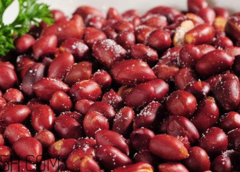 炸花生米熱油還是涼油 炸花生米為什么要冷油下鍋 炸花生米熱油還是涼油 炸花生米為什么要冷油下鍋