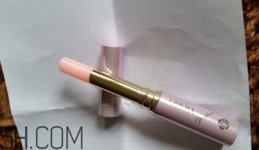 娥佩蘭潤(rùn)唇膏有香味嗎？娥佩蘭潤(rùn)唇膏有味道嗎？