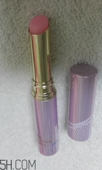 娥佩蘭潤(rùn)唇膏有香味嗎？娥佩蘭潤(rùn)唇膏有味道嗎？