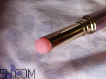 娥佩蘭潤(rùn)唇膏有香味嗎？娥佩蘭潤(rùn)唇膏有味道嗎？