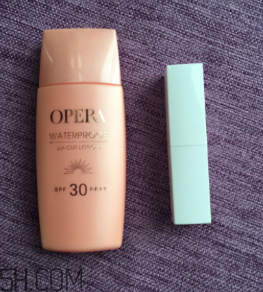 娥佩蘭防曬霜是物理防曬還是化學(xué)防曬？油不油？