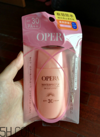 娥佩蘭防曬霜是物理防曬還是化學(xué)防曬？油不油？