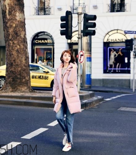 粉色羽絨服配什么褲子？粉色羽絨服搭配什么褲子好看？
