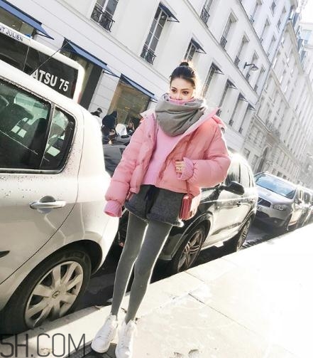 粉色羽絨服配什么褲子？粉色羽絨服搭配什么褲子好看？