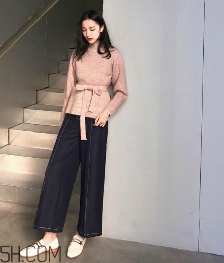 粉色毛衣搭配什么下身？粉色毛衣下面怎么搭配？