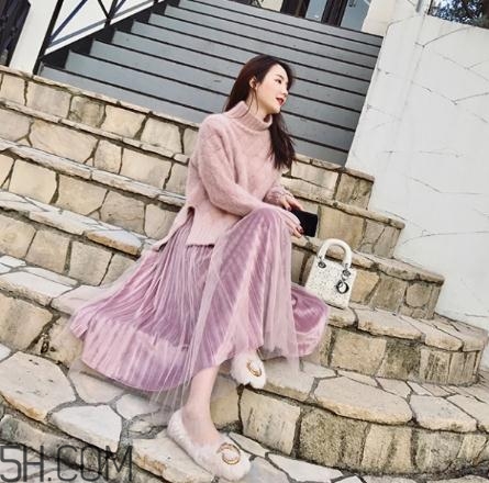 粉色毛衣搭配什么下身？粉色毛衣下面怎么搭配？