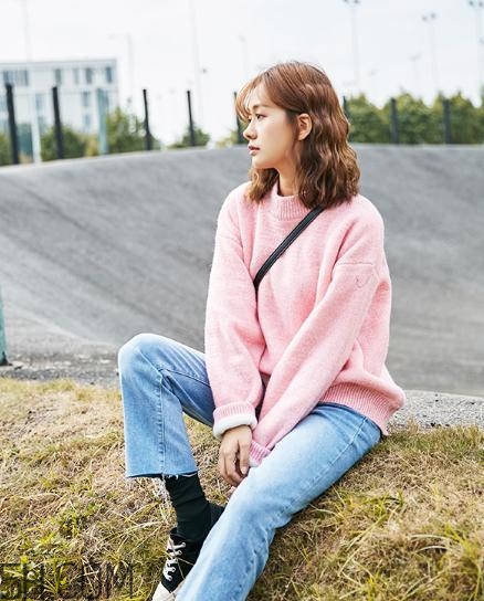 粉色毛衣搭配什么下身？粉色毛衣下面怎么搭配？