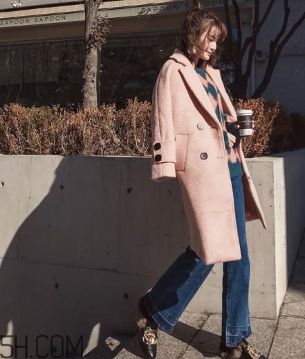 粉色上衣配什么顏色褲子？粉色上衣搭配褲子圖片