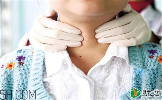 甲狀腺腫大和甲亢的區(qū)別有哪些？甲狀腺腫大適合吃什么食物？