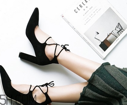 黑絨面的鞋子臟了怎么辦？黑絨鞋子怎么保養(yǎng)？